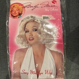 Marilyn Monroe wig
